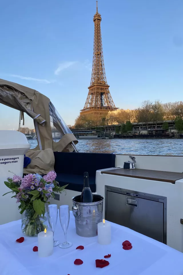 Set sail on a 1.5-hour cruise off the beaten path to discover Paris from a whole new perspective. 